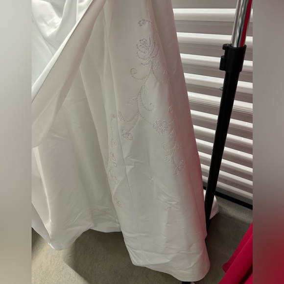 Beaded white wedding or pageant gown - Picture 3 of 8